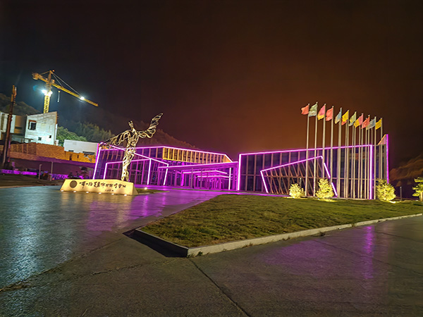 城市亮化是现代城市建设的重要组成部分，它不仅可以美化城市的夜景，还能提升城市的整体形象。随着科技的不断进步，城市亮化也得到了更多的关注和创新。本文将介绍一些关于城市亮化的创意和技术，帮助读者了解和静城市亮化的重要性以及如何进行和静城市亮化的规划和实施。